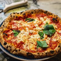 Picas 'sirds' un mīlestība pret maliņām: kā itāļu pica atšķiras no citām picām?