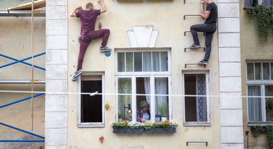 Foto: Bērnu čalas un neparastas izrādes – ieskats Valmieras vasaras teātra festivālā