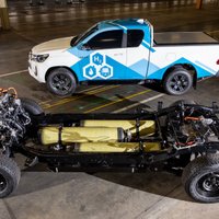 'Toyota' pārbūvējusi 'Hilux' pikapu braukšanai ar ūdeņradi