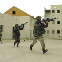 ASV uz Sīriju nosūtīs 'nepilnus 50' īpašo uzdevumu vienības karavīrus