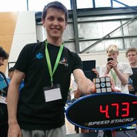 20 gadus vecais Zemdegs uzstāda jaunu Rubika kuba pasaules rekordu