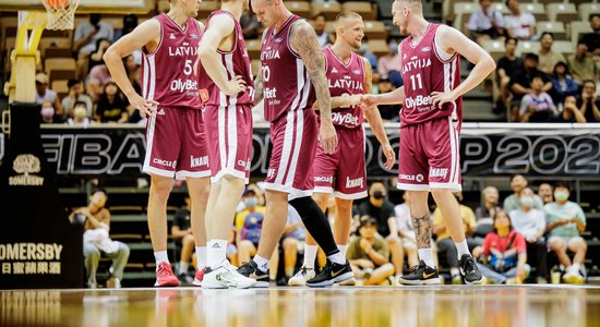 Latvijas basketbolisti pēdējā pārbaudē pirms PK principiālā duelī spēkojas ar Lietuvu