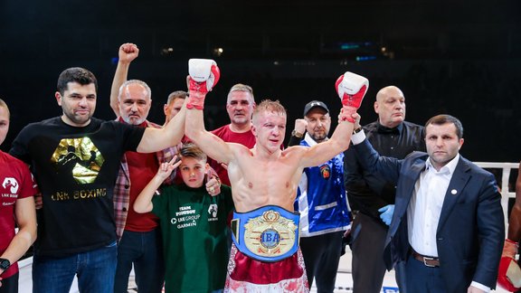 Foto: Latvijas bokseri dominē cīņu šovā 'LNK Boxing Fight Night 6'