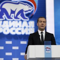 Медведев советует россиянам не ждать скорой отмены санкций