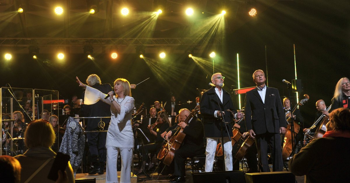 Foto: Leģendārā grupa 'Pērkons' kopā ar Liepājas Simfonisko orķestri ...