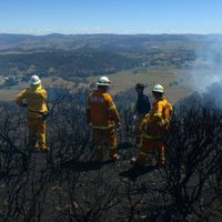 Austrālijā turpinās izmisīga cīņa ar krūmāju ugunsgrēkiem