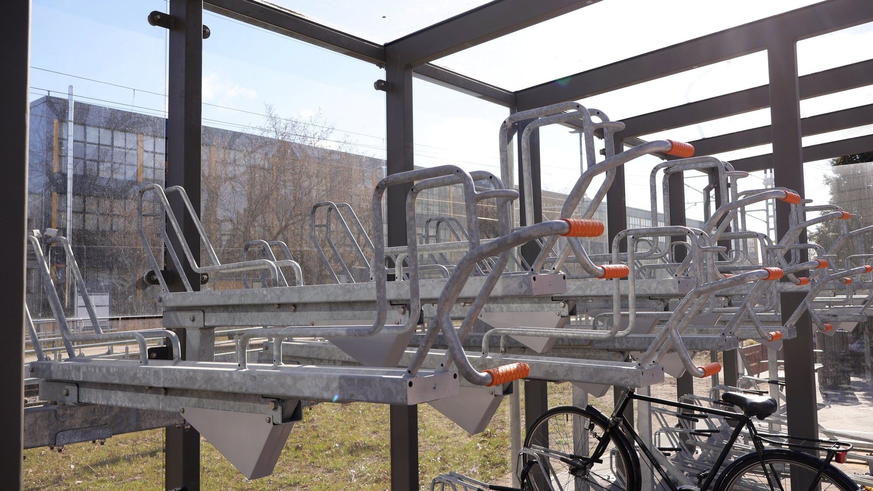 Kritikas skartās velonovietnes Rīgai izmaksājušas vismaz 300 000 eiro