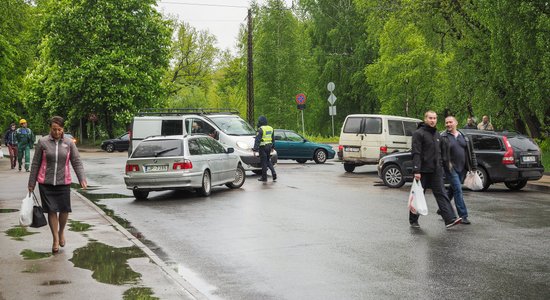 Brīdina par sestdien gaidāmiem satiksmes ierobežojumiem Latgalē un Jūrmalā