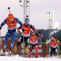Rastorgujevam un pārējiem Latvijas biatlonistiem bāls sniegums stafetē