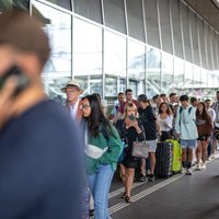 Bažas par haosu Eiropas lidostās – Ženēvas lidostā iestrēguši tūkstošiem pasažieru