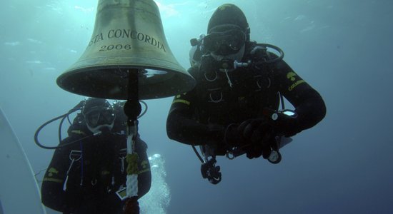 С затонувшего лайнера Costa Concordia украли рынду