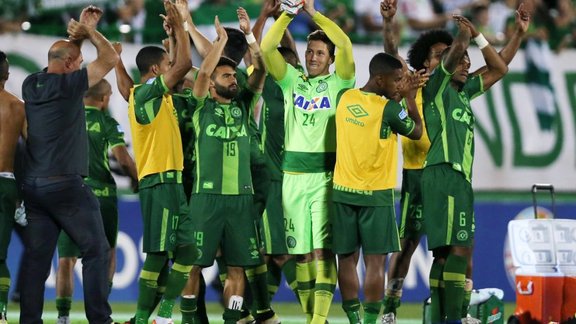 Chapecoense celebrate after match against San Lorenzo 