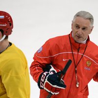 Atlaistais Krievijas hokeja izlases treneris jau atradis jaunu darbu
