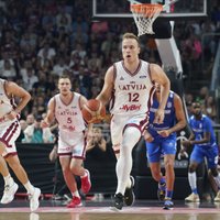 'Ceturtdaļfināla sasniegšana būtu iespaidīga debija' – Latvijas basketbolistiem kāpums FIBA rangā