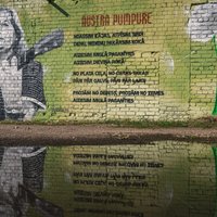 Foto: Liepājā tapis dziesminieces Austras Pumpures sienas gleznojums
