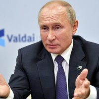 Putins drīzumā saņemšot Covid-19 vakcīnu, ziņo Kremlis