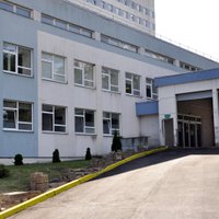 На территории Даугавпилсской больницы устанавливают модульные здания для пациентов с Covid-19