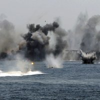 Военные корабли в Ормузском проливе: кто — за, а кто — против?
