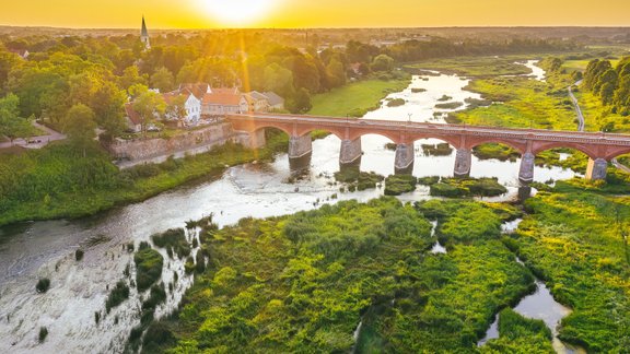 Kuldīga saulriets tilts