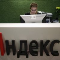 ВИДЕО: Помощница-бот "Яндекс Алиса" в разговоре с собой предложила себе выйти в окно
