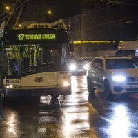 Nedēļas nogalē sabiedriskais transports Rīgā kursēs līdz pulksten 22
