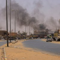 Sudānas galvaspilsētā izceļas kaujas starp armiju un paramilitārajiem spēkiem