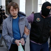 Ādažu bāzē iekļuvušos Krievijas pilsoņus lūdz tiesāt tikai par huligānismu; spiegošana nav pierādāma