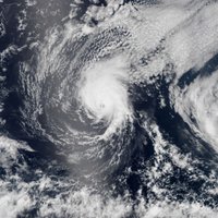 Havaju salas gatavojas divām viesuļvētrām