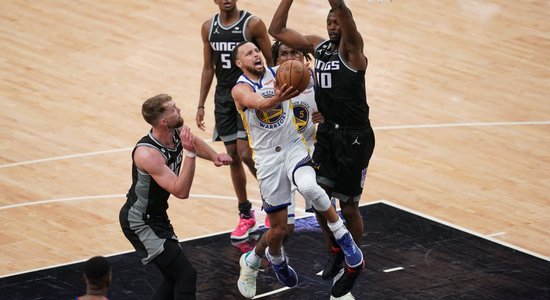 NBA 'play-off' pirmajā dienā aizraujošā duelī 'Kings' pieveic 'Warriors