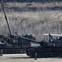 ДТП в Польше: из грузовика армии США высыпались танковые снаряды