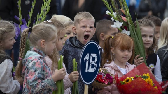 За шесть лет в Латвии стало на треть меньше первоклассников, половина учителей - 50+ лет, между школами - неравенство