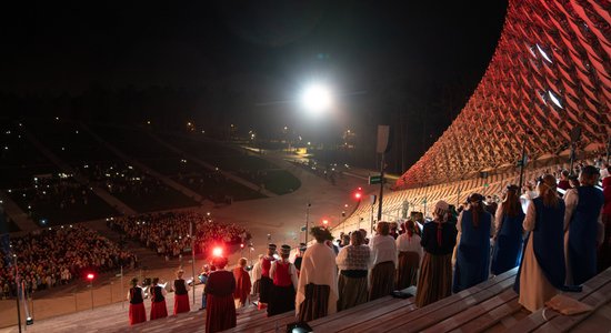 Foto: Emocionālā gaisotnē izskanējis dižgaru Kokaru simtgadei veltīts koncerts