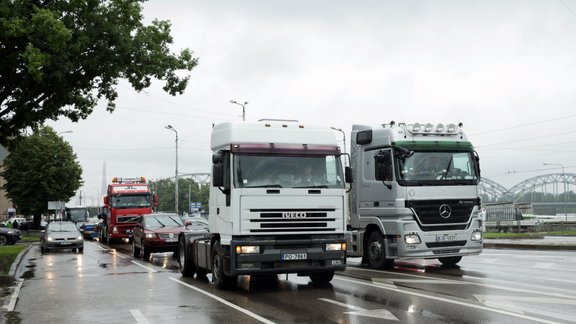 Kravu pārvadāšanas uzņēmumi protestē pret eirovinjetes ieviešanu - 10