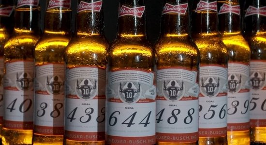 'Budweiser' atzīmē Mesi rekordu - 644 alus pudeles 160 vārtsargiem