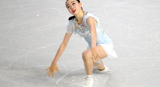 Video: Japāniete Kihira 'Grand Prix' finālā labojusi Zagitovas pasaules rekordu