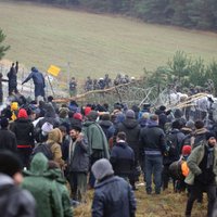 Baltkrievijas migrantu taktiskā izmantošana ir nepieņemama, pauž NATO
