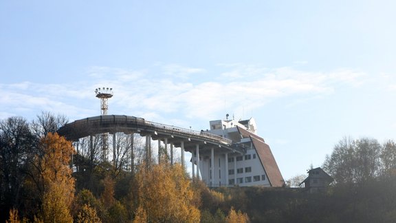 Bobslejisti un skeletonisti prezentē jaunās formas - 70