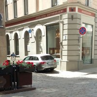 Aculiecinieka kadri: Parkošanās 'meistari' Rīgas ielās