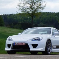 'Toyota GT 86' kupeja ar 320 ZS