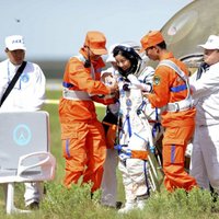 Ķīnas astronauti veiksmīgi atgriezušies uz Zemes