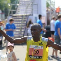 Kenijietis Dankans Kehs sasniedz jaunu 'Nordea' Rīgas maratona rekordu