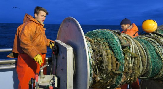 Lielbritānija dod Francijai 48 stundas zvejas tiesību konfliktā izteikto draudu atsaukšanai