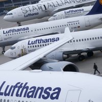 'Lufthansa' reisa laikā pasažieris mēģinājis atvērt lidmašīnas durvis