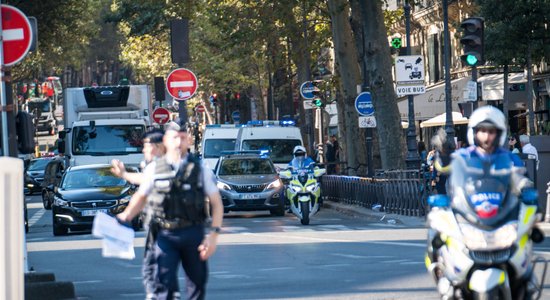 Francijā sākas tiesas prāva pret Parīzes teroraktos apsūdzētajiem