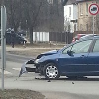 ФОТО: Авария на Тейке – Peugeot столкнулся с BMW