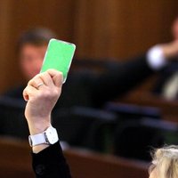 Saeima otrajā lasījumā atbalsta grozījumus Satversmē par atklātu prezidenta ievēlēšanu