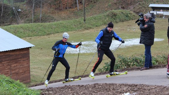 Foto: Gulbenē atklāj rollerslēpošanas un biatlona trasi