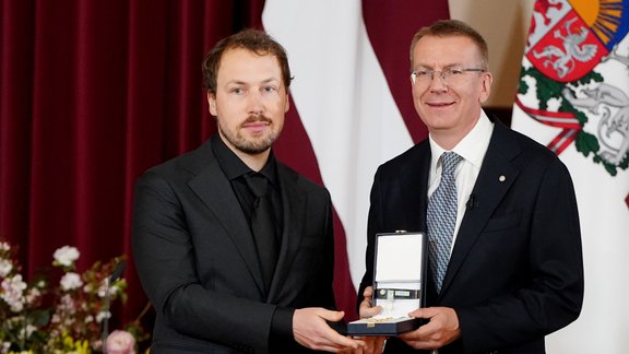 Foto: Rīgas pilī pasniedz augstākos valsts apbalvojumus 