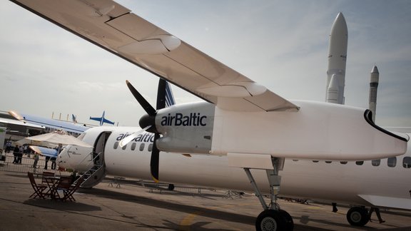 airBaltic Q400 NextGen - 4