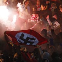 Foto un video: vardarbība, naids un fašisms plaukst un zeļ Krievijas futbola tribīnēs